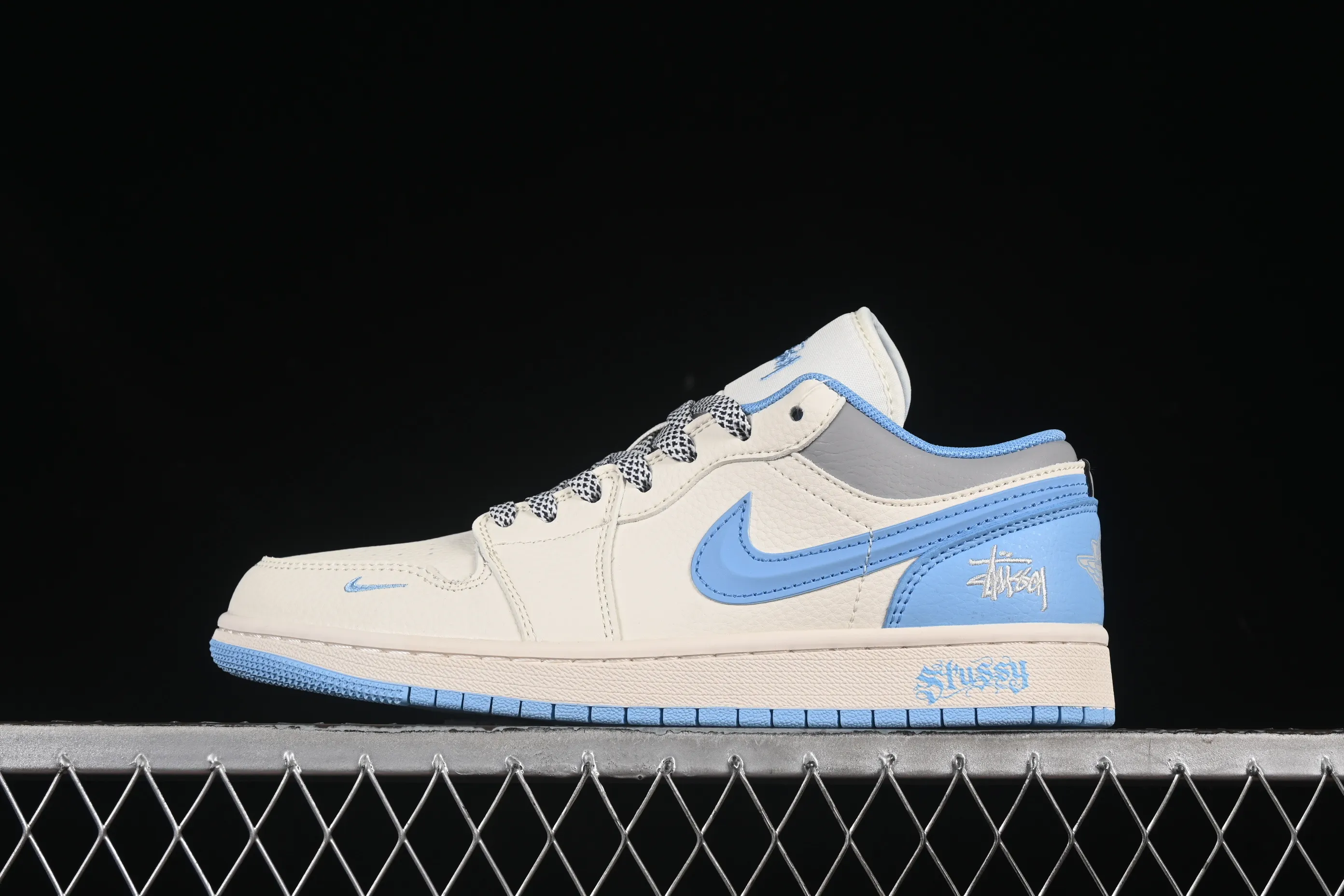 All categories Air Jordan Jordan series basketball shoes Air Jordan 1 Low High-end customized low-top sneakers Air Jordan 1 Low AJ1 Joe 1 Stucci co-branded white and blue three-dimensional hook High-end customized low-top retro basketball shoes XS6086-559